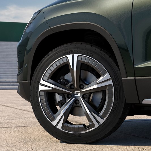 SEAT Ateca SUV detailed view of exclusive nuclear grey machined 19 inch aero wheels