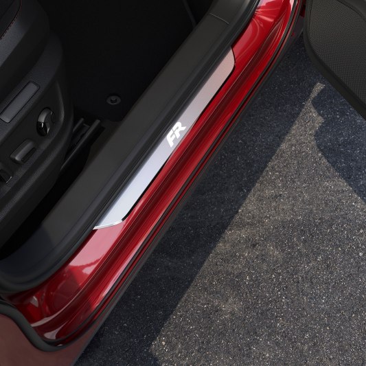 SEAT Ateca FR SUV detailed view of illuminated doorstep