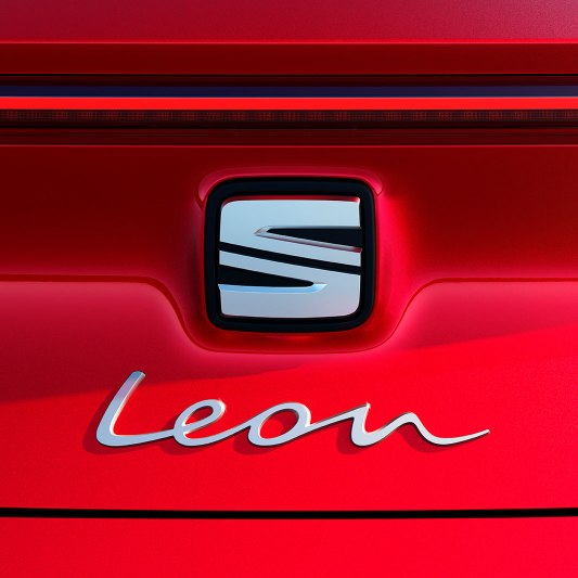 New SEAT Leon Estate diamond grille