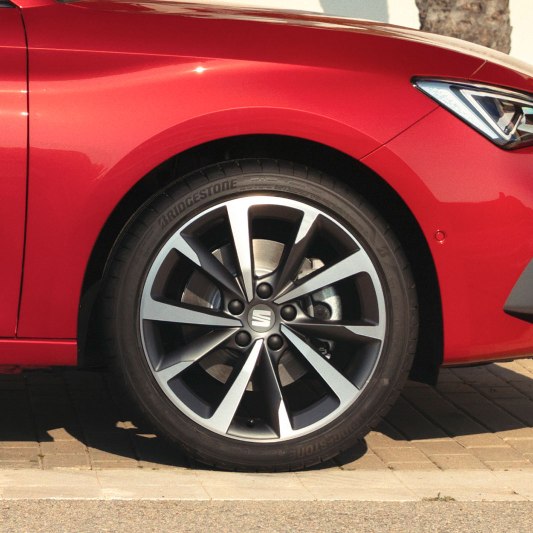 New SEAT Leon Estate with welcome light