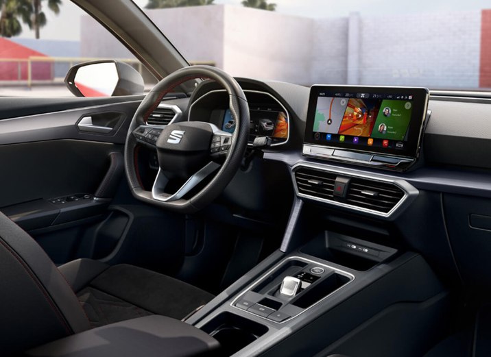 New SEAT Leon driver-oriented dashboard