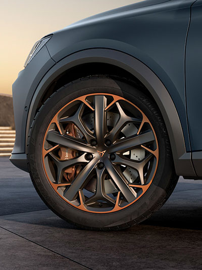 new cupra formentor compact suv with Brembo brakes and 19-inch machined alloy wheels in copper